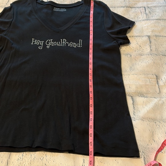 “Hey Ghoulfriend” Halloween Tee - Picture 7 of 7